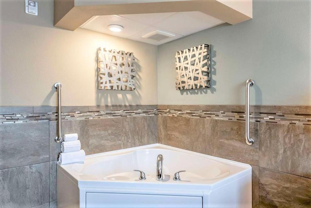 Amerivu Inn And Suites - Chisago City المظهر الخارجي الصورة