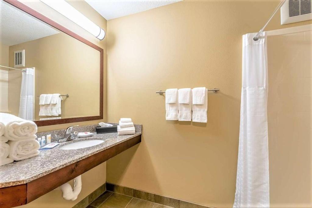 Amerivu Inn And Suites - Chisago City المظهر الخارجي الصورة
